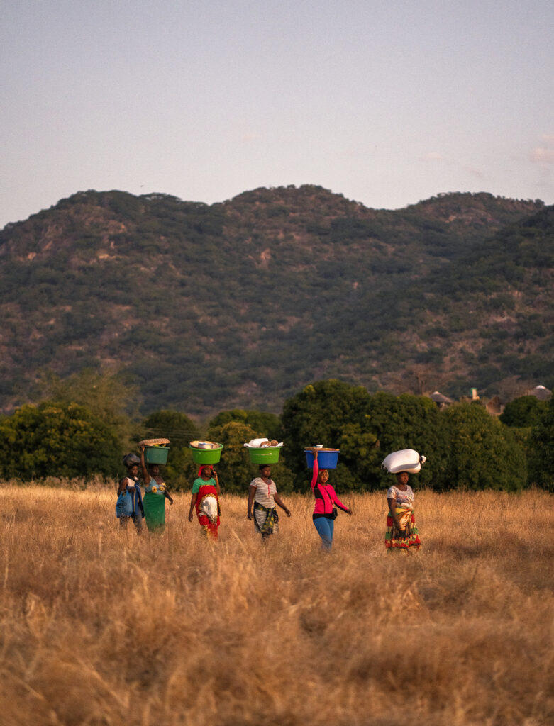 african women carrying on their heads 