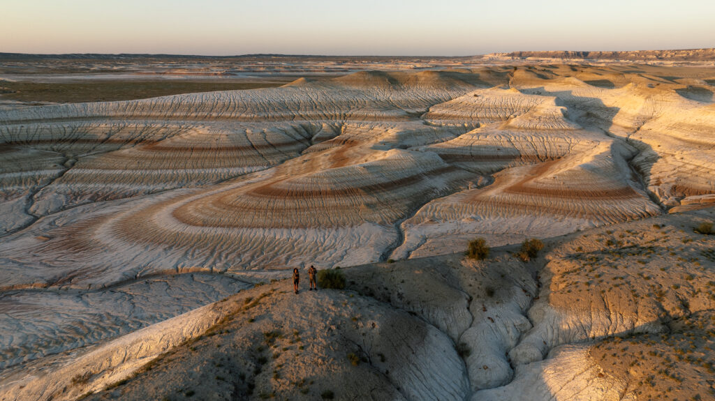 couple climbing tiramisu hills 